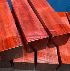 GỖ SƠN HUYẾT GIÁ TRỊ THỰC TIỄN TRONG CHẾ TÁC NỘI THẤT & ĐỜI SỐNG