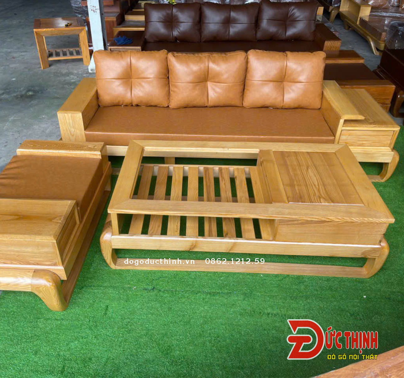 Sofa nệm phòng khách gỗ sồi lau màu gỗ đỏ