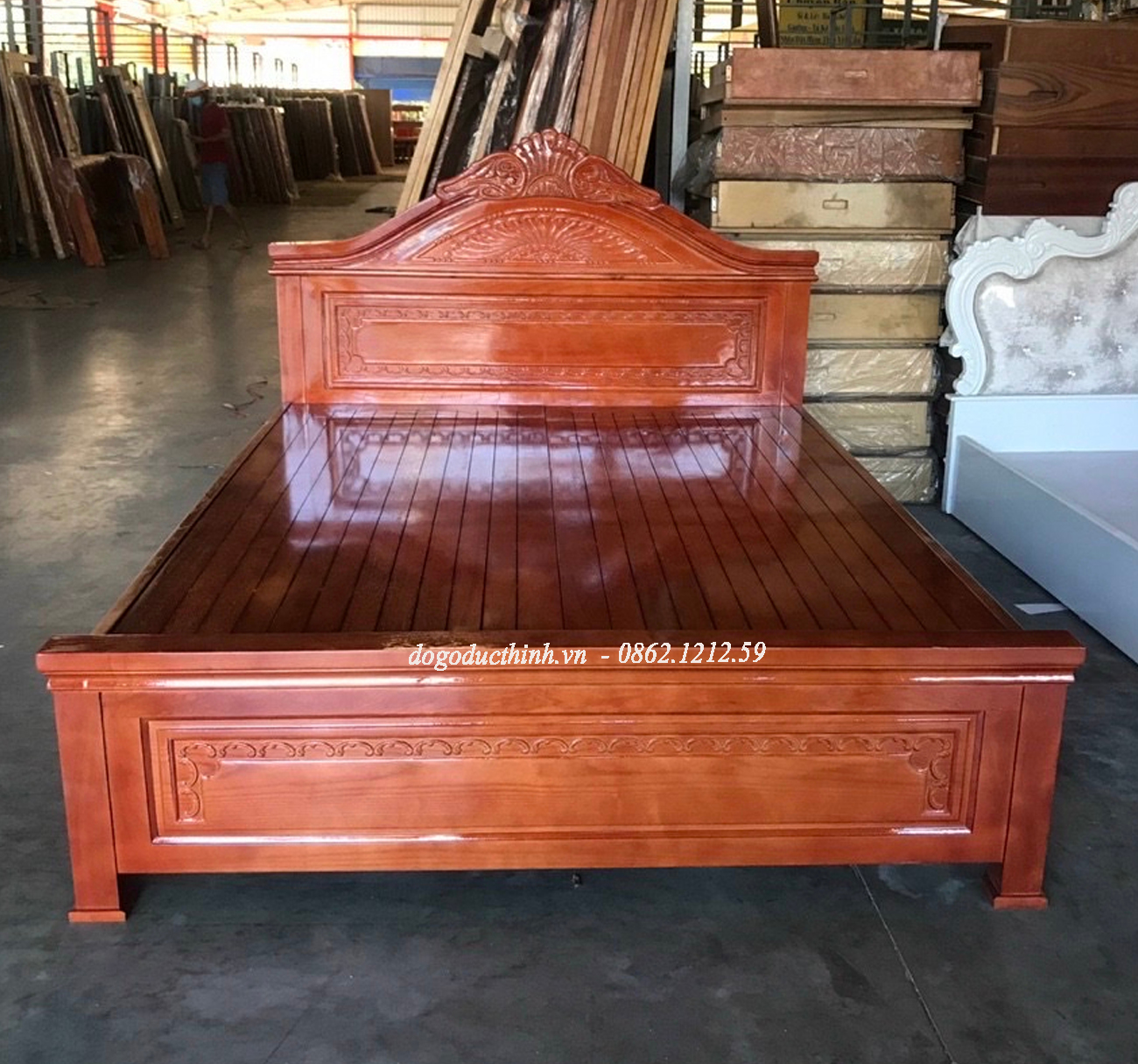Giường gỗ sồi màu - mẫu Cong dầy - Vạt Phản nan