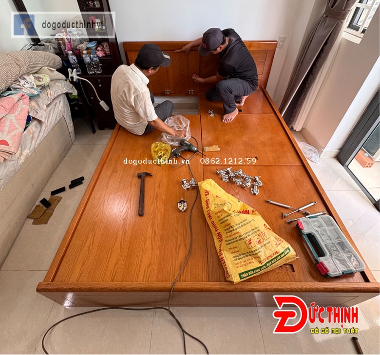 Giường ngủ gỗ sồi Nga mẫu trơn hiện đại