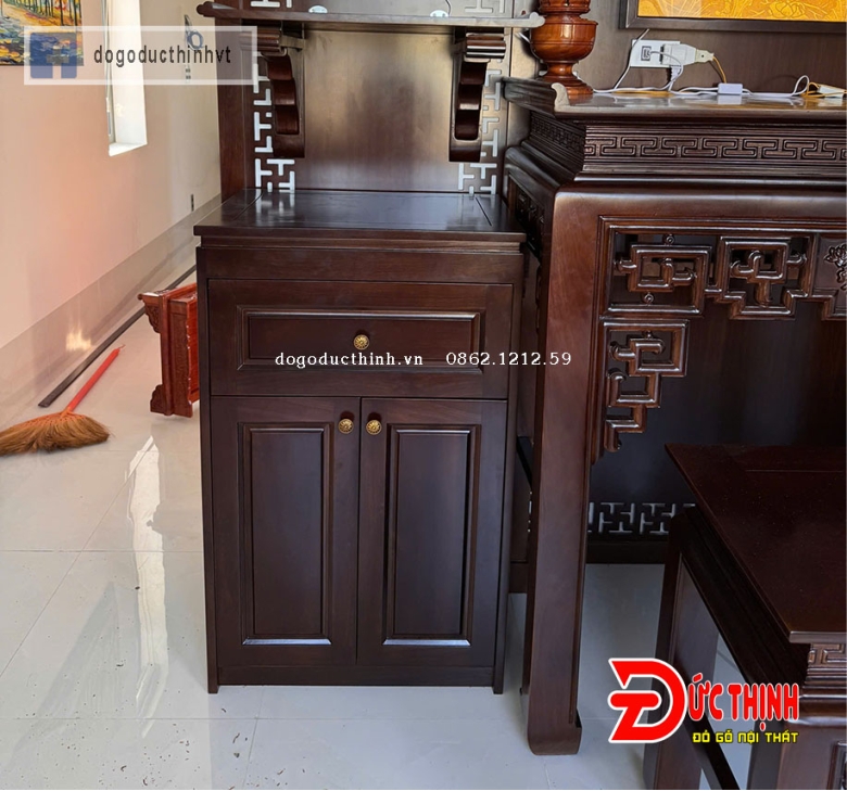 Bảng giá thi công vách phòng thờ gỗ đỏ tự nhiên mới nhất 2026