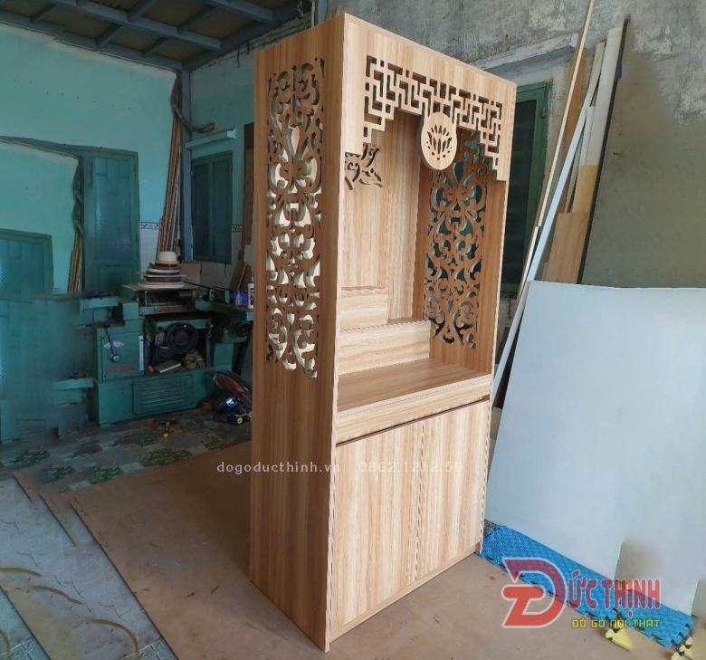 TỦ THỜ ĐỨNG 3 TẦNG GỖ CÔNG NGHIỆP HOA VĂN SANG TRỌNG CHO CHUNG CƯ